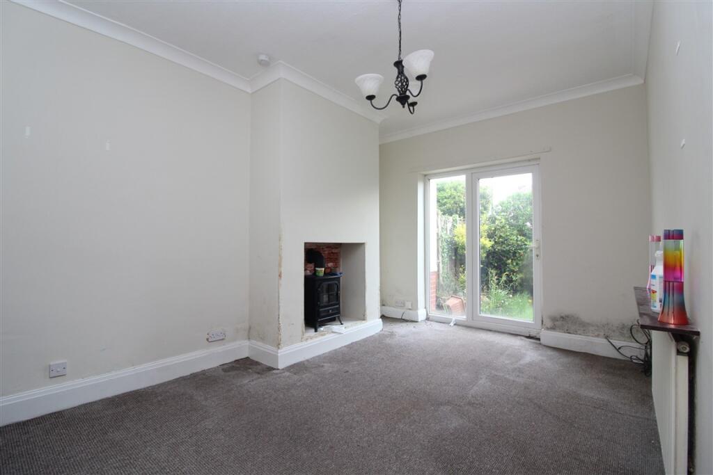 Flat 2, 32 Bispham Road, Thornton-Cleveleys, Lancashire FY5 1DG photo 2