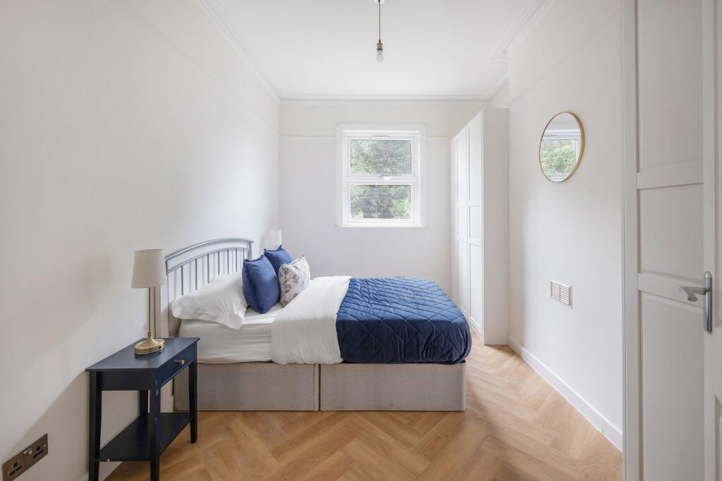 Apartment in London - View 5