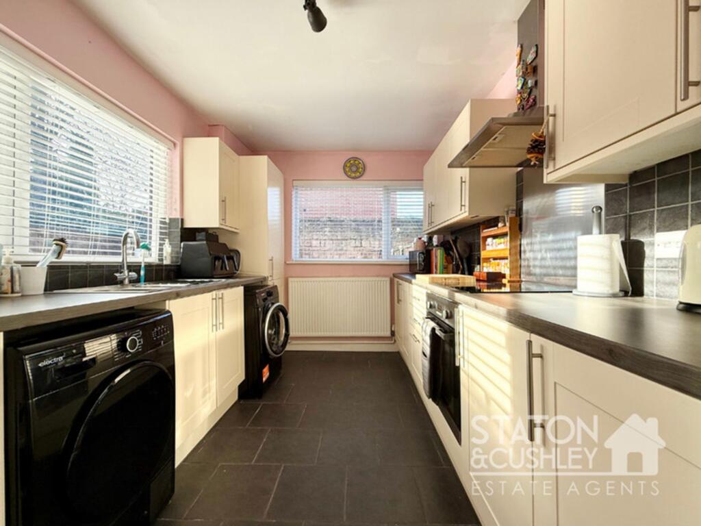 House in Mansfield, Nottinghamshire - More