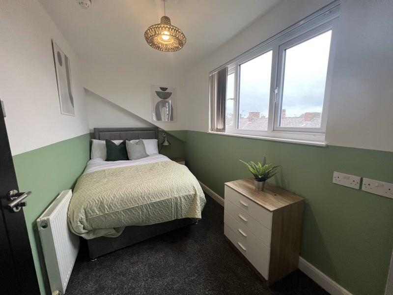 Apartment in Liverpool, Elm Park - View 5