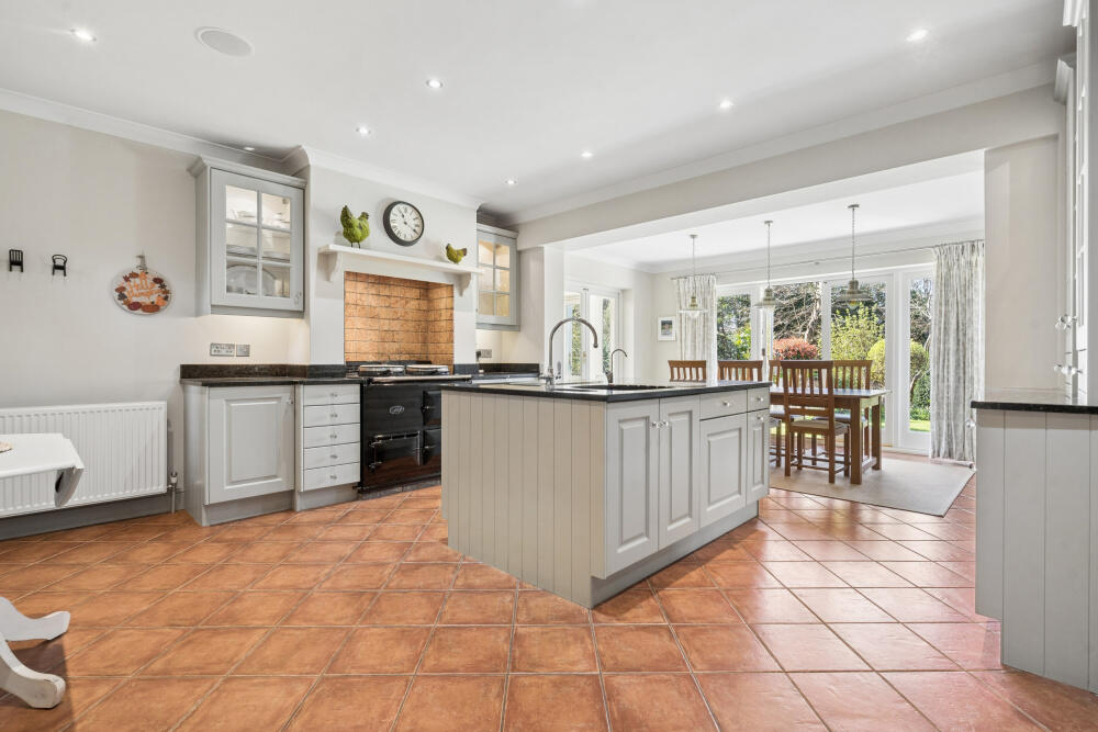 House in Knotty Green, Beaconsfield New Town, Beaconsfield - View 3