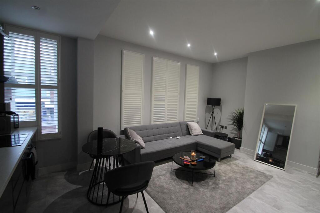 Apartment in Birmingham, Harborne - View 4