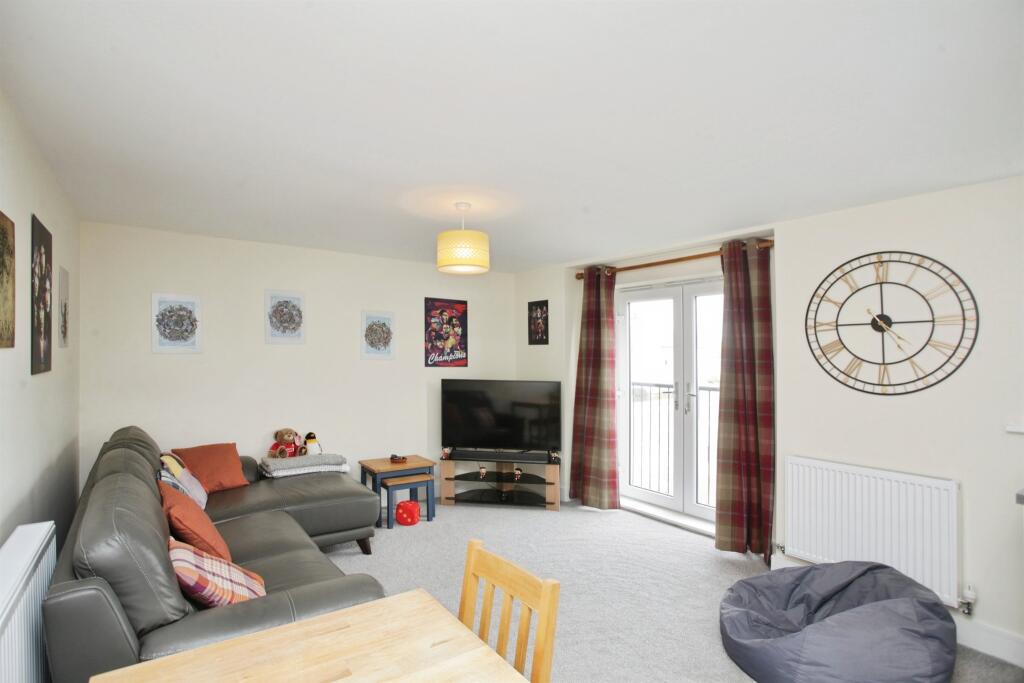 Apartment in Rugby, Warwickshire - View 5