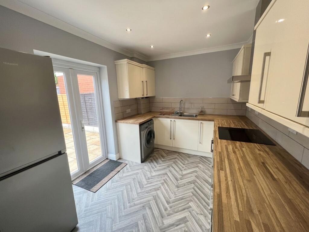 House in Lincoln - View 2