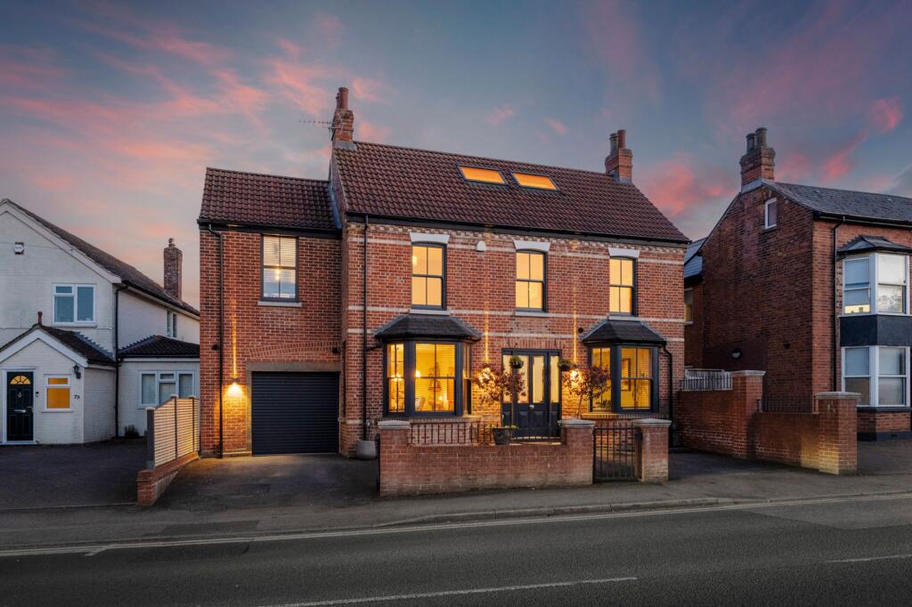 Main image of property: London Road, Wokingham, RG40