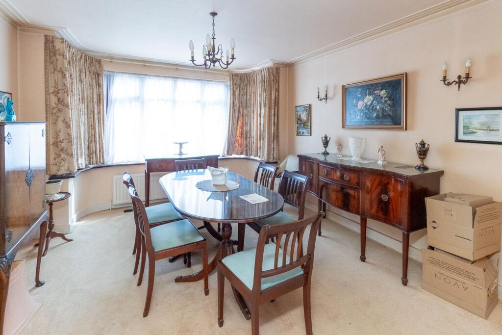Francklyn Gardens, Edgware, HA8 photo 3