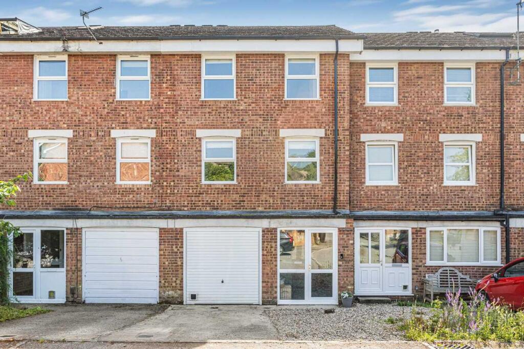 Main image of property: Templars Close, Wheatley, OX33