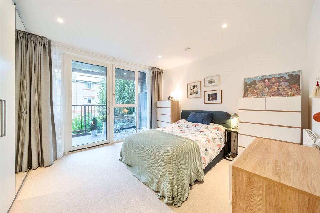 Apartment in London, Pepys Estate, New Cross - View 2