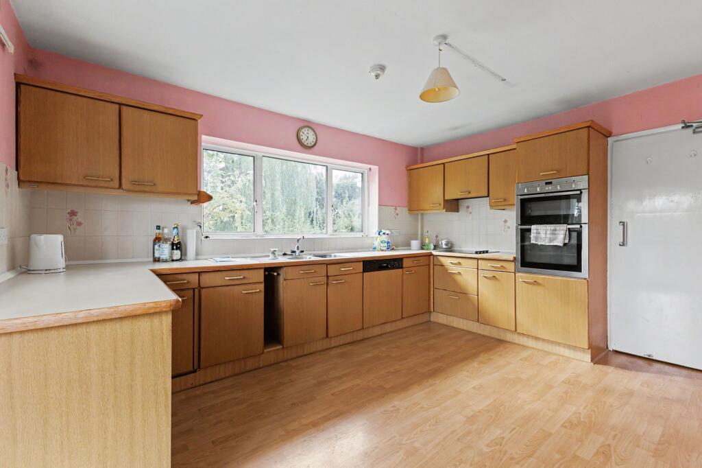 House in Worcester - View 5