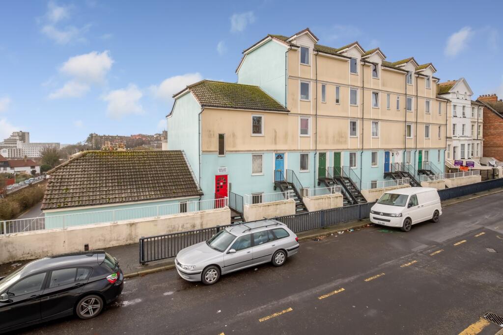 1-bed maisonette on Radnor Bridge Road, Folkestone, CT20, £140,000