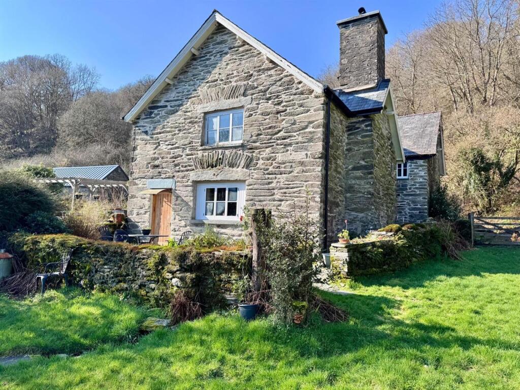 Main image of property: Dolwyddelan