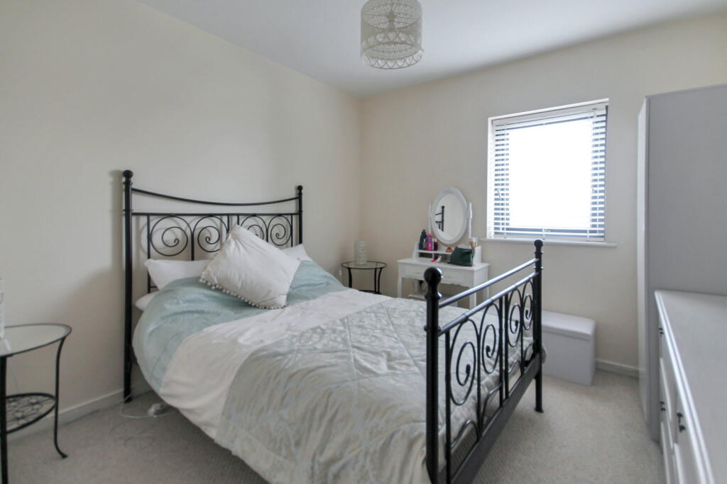 Apartment in Runcorn, The Decks, Higher Runcorn - More