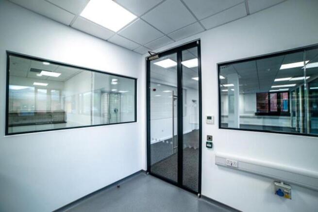 9 Hitching Court  Lab Fit Out 5_Photo_8_large.jp