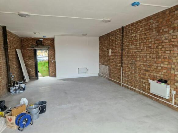 interior godlen.jpg