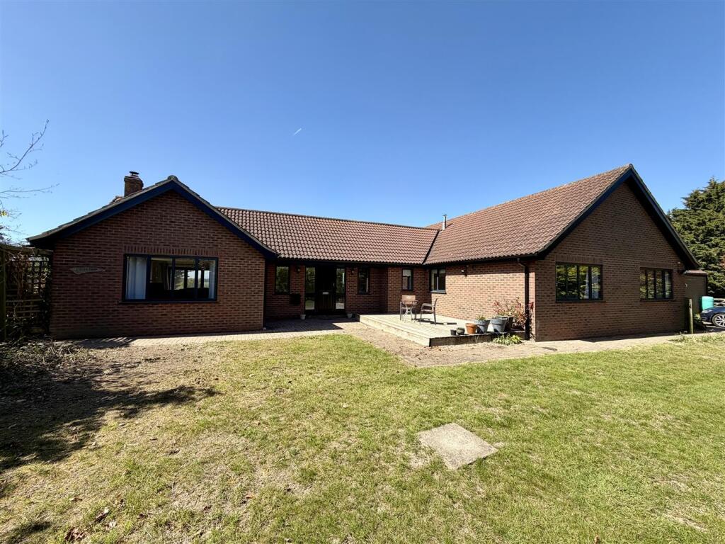 Main image of property: Cosby Farm, Ratling Road, Aylesham, Canterbury CT3 3HL