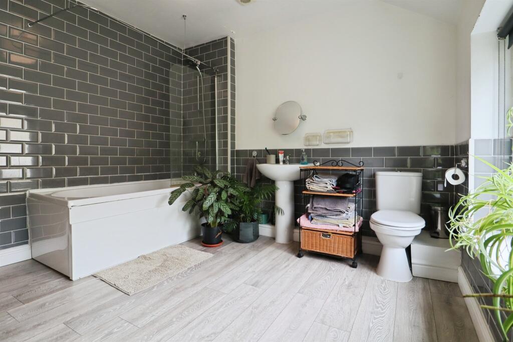 House in Pontypridd, Rhondda Cynon Taf - More