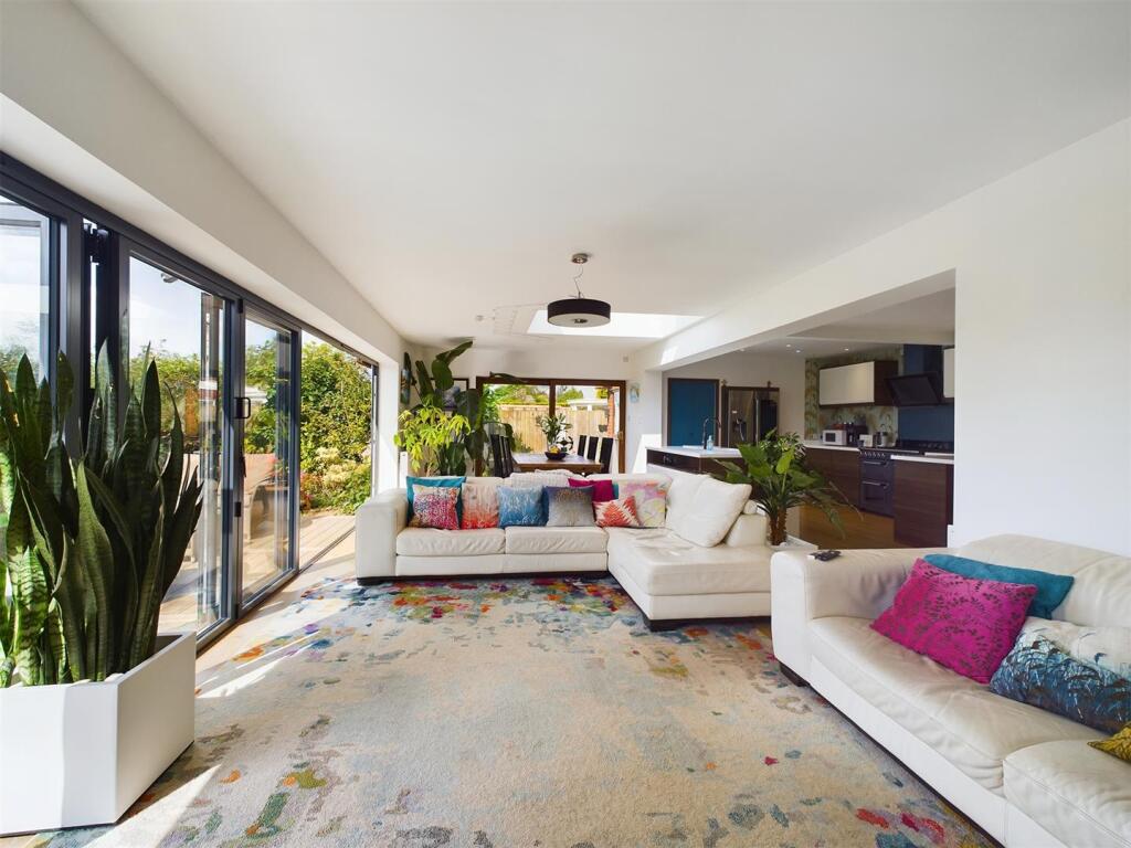House in Dudley - View 3