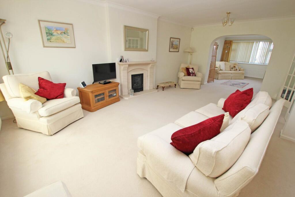 Lindsay Close, Eastbourne, BN20 8DP photo 4