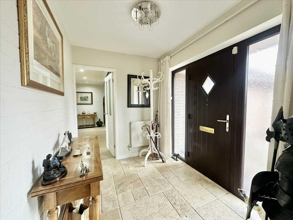 Poplars Close, Keyworth, Nottingham photo 3