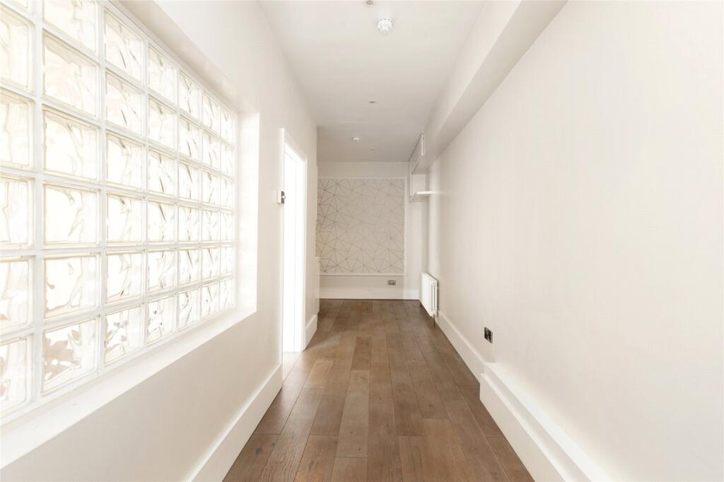 Apartment in Hove, Brunswick - View 4