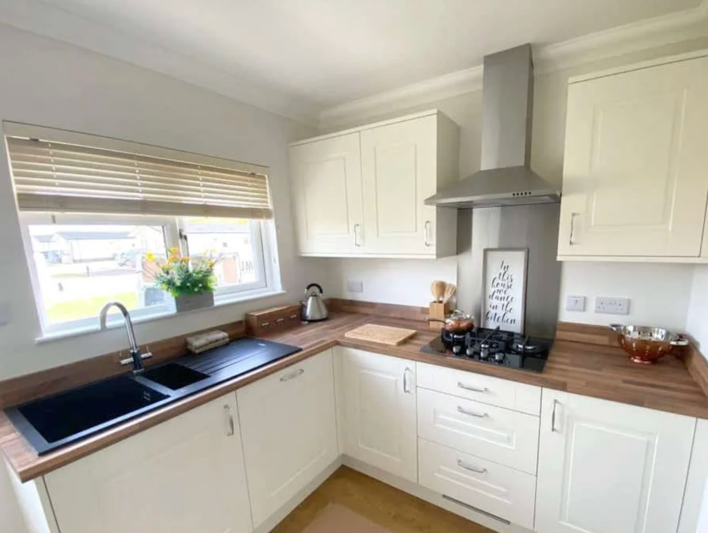 House in Tendring, Sacketts Grove Park Homes, Jaywick - View 5