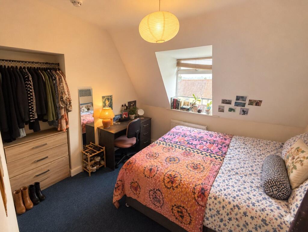 Apartment in Bristol - View 3