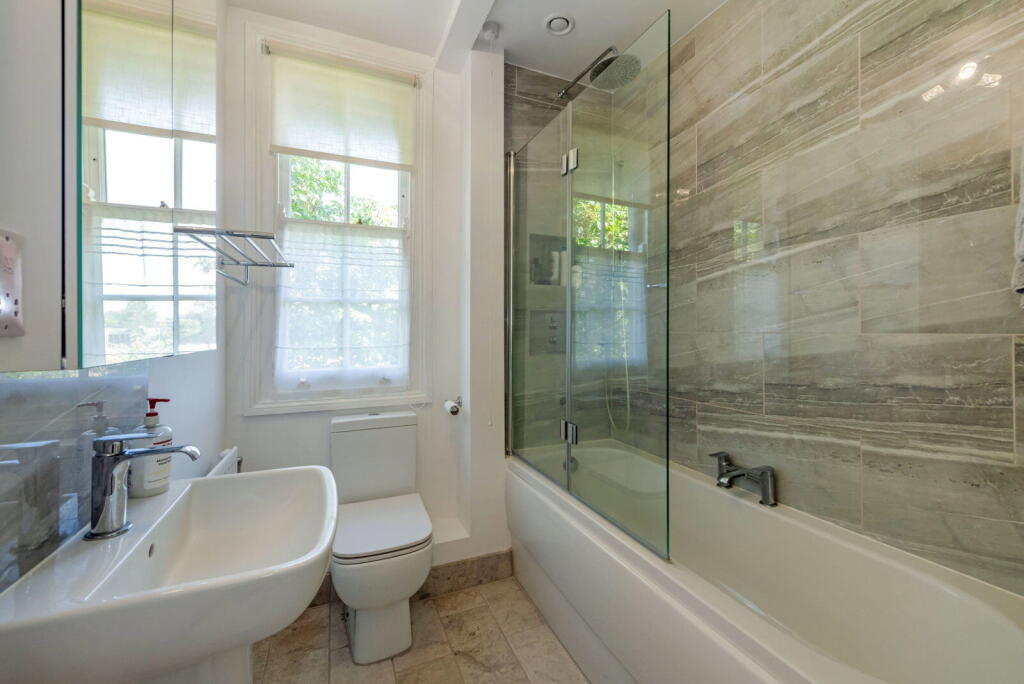 House in East Hampshire, Soldridge, Medstead - More