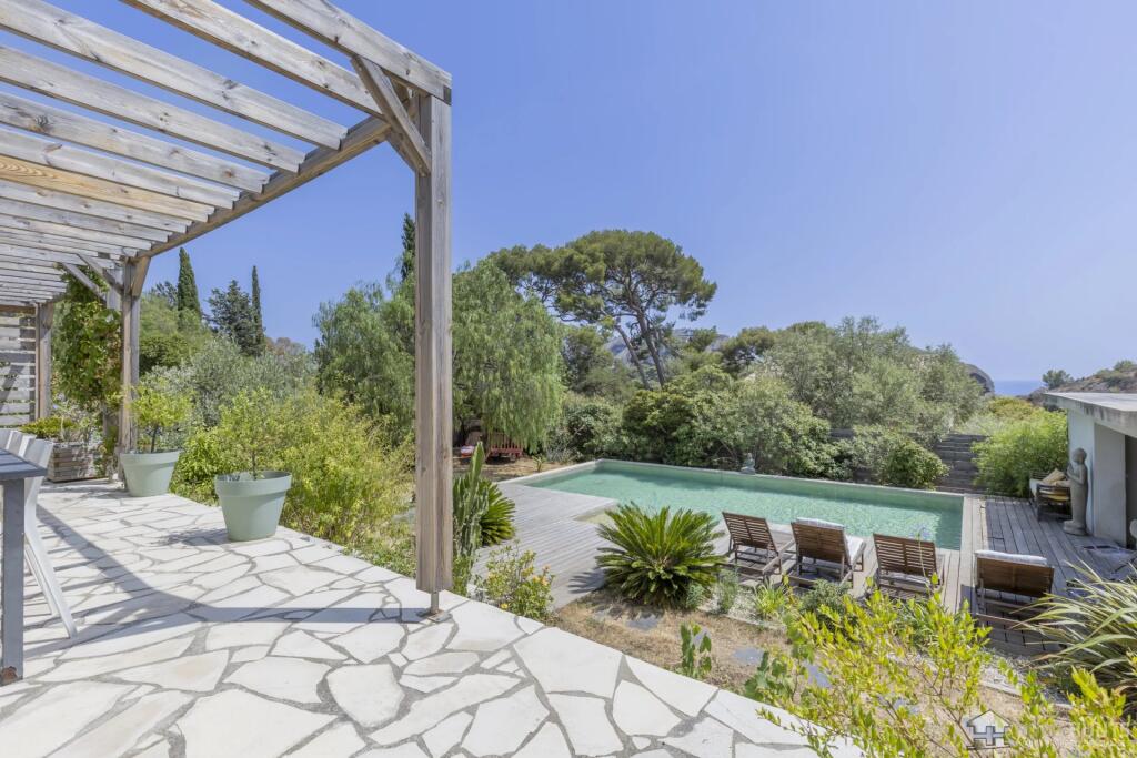 Main image of property: Provence-Alps-Cote d`Azur, Bouches-du-Rhône, La Ciotat