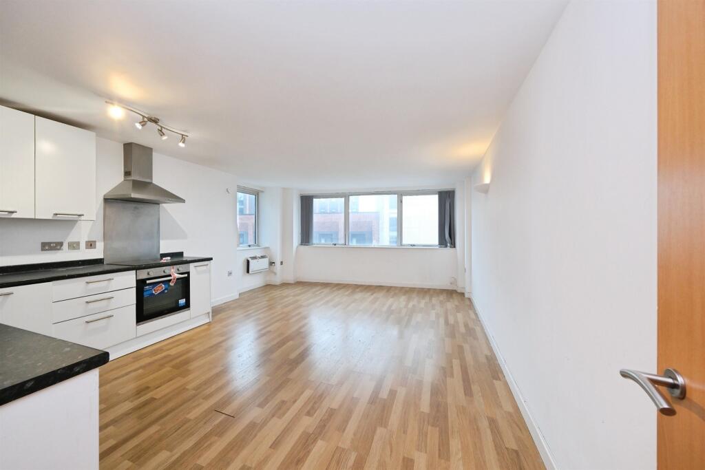Apartment in Nottingham, Nottinghamshire - View 2