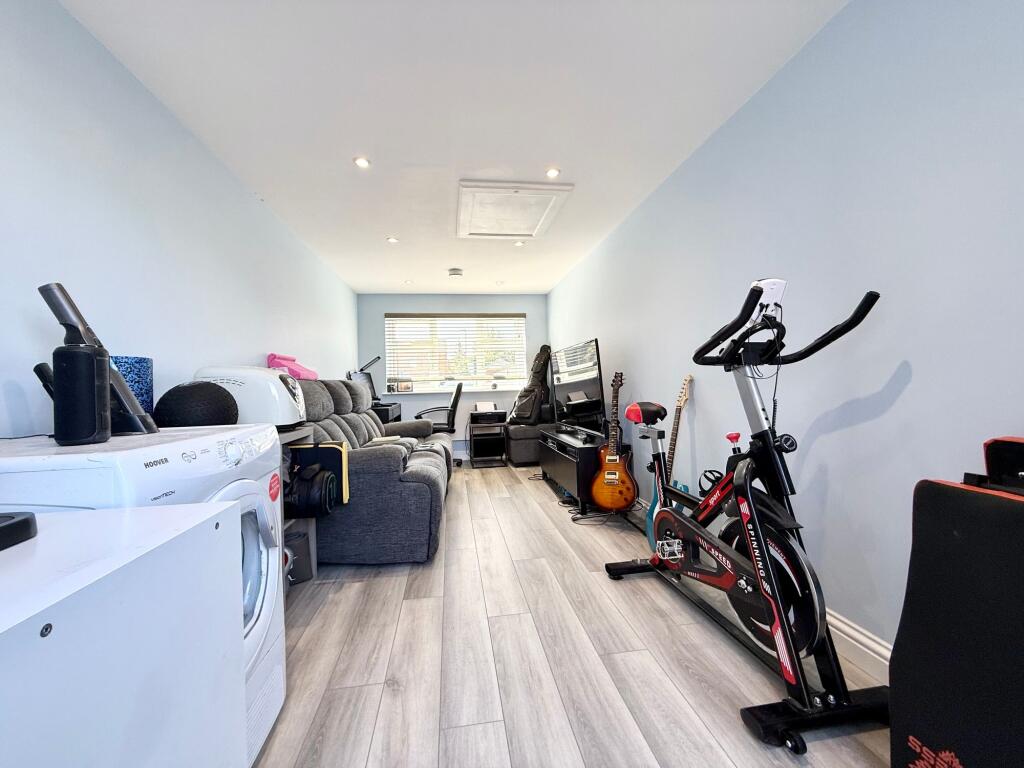 House in Luton, Warden Hill - View 5