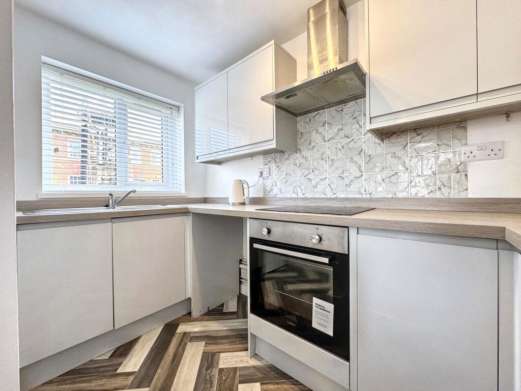 Apartment in South Tyneside, North East - View 3