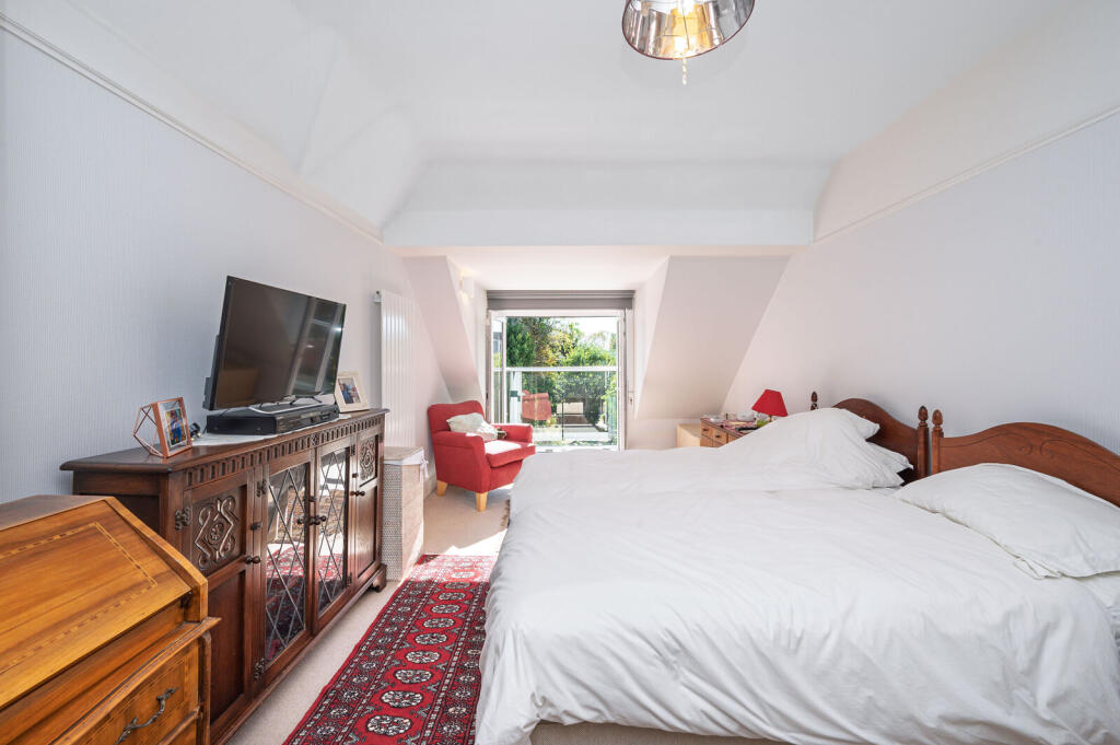 House in Barnet, Barnet Vale, High Barnet - More