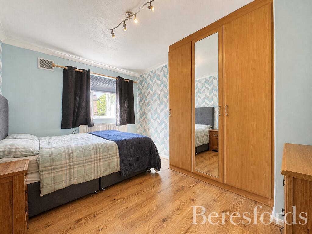 Leyburn Crescent, Romford, RM3 photo 4