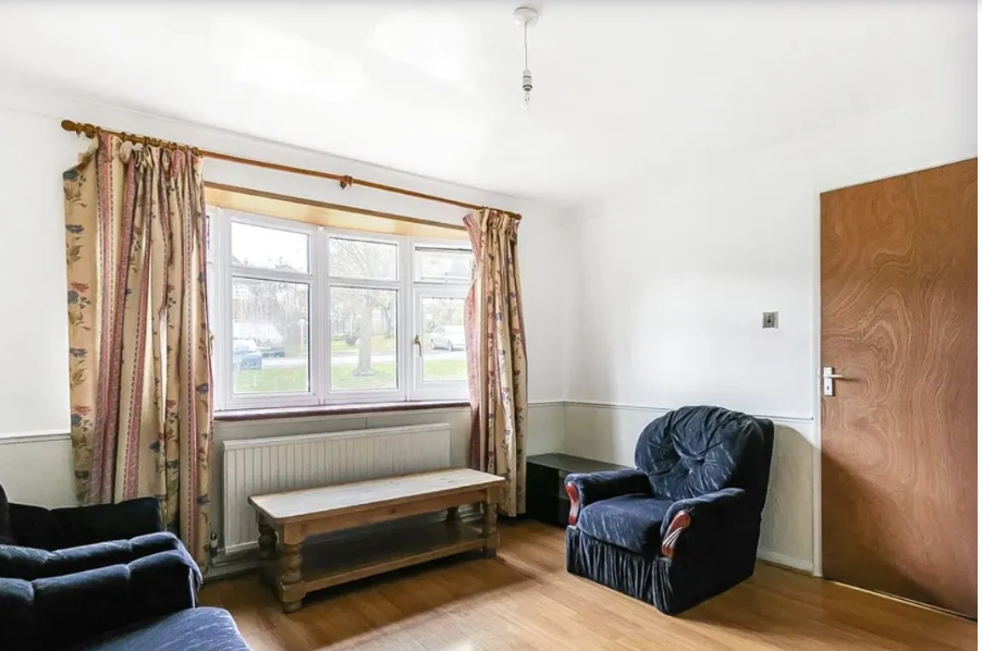 Moorlands Avenue, Mill Hill, London NW7 photo 2
