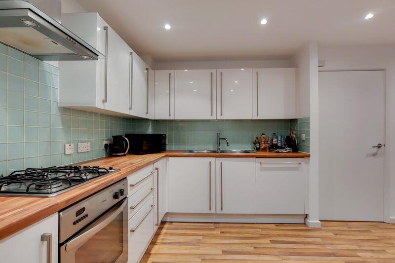 Apartment in London - View 5