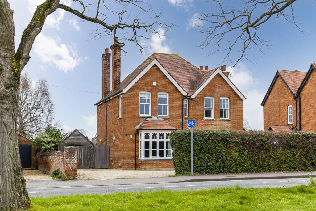 Main image of property: Wootton Road, Abingdon, OX14