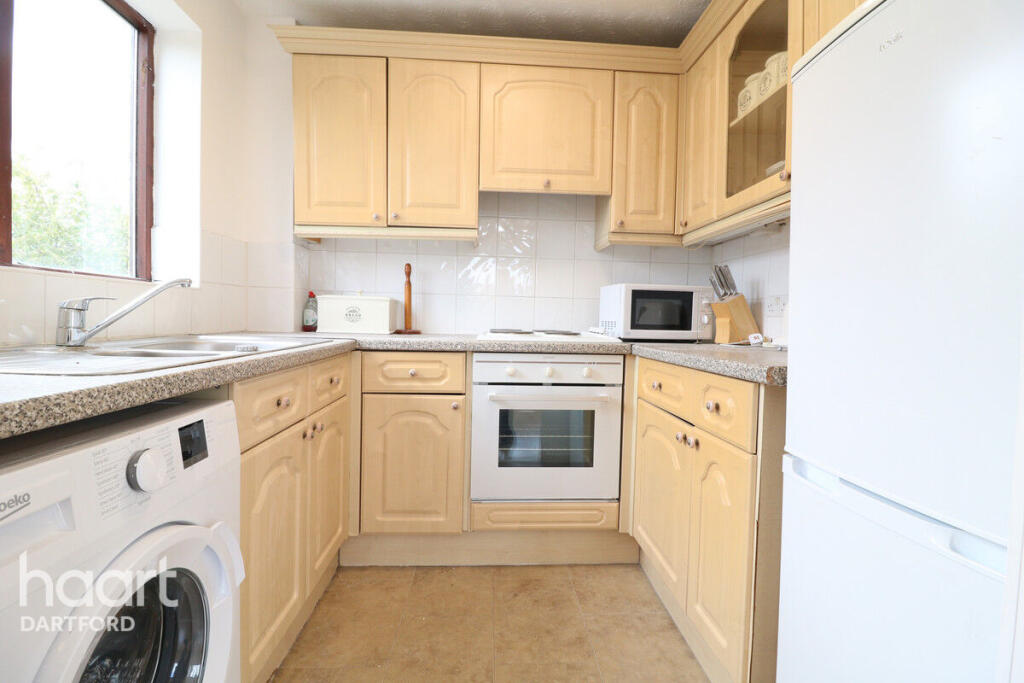 Apartment in Dartford, Brooklands, Fleet Estate - View 3