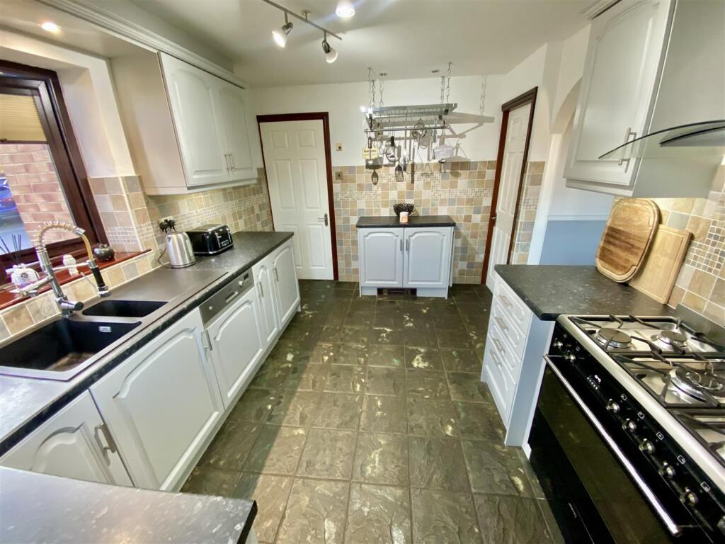 Headlands Road, Liversedge photo 2