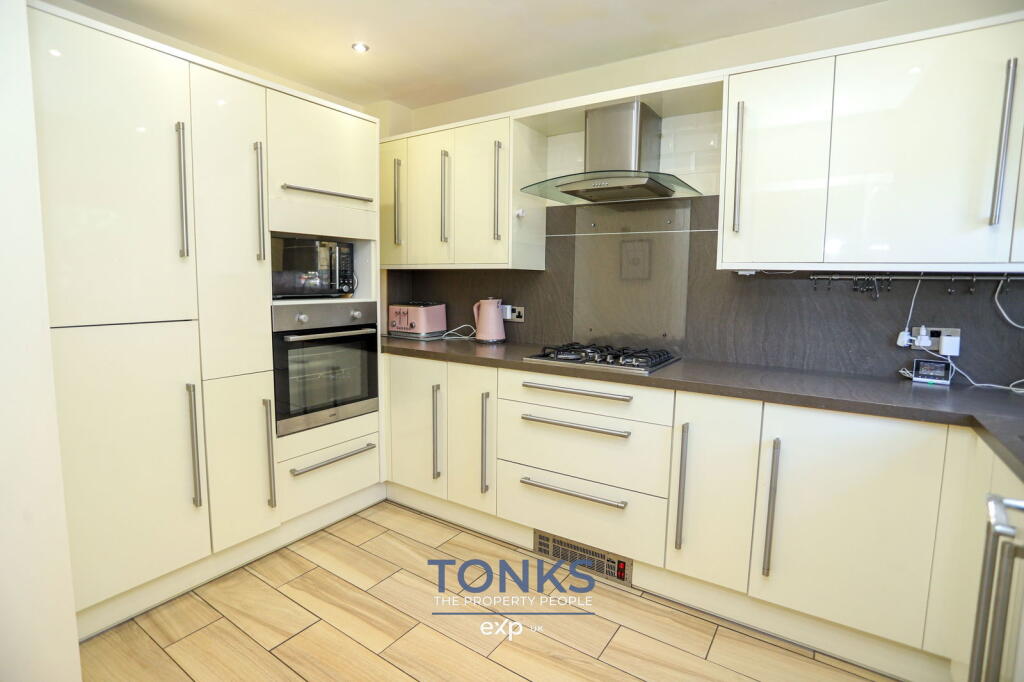 Additional image 3 of Spacious & tucked away in heart of Halesowen – The Rosegardens, Hagley Rd, B63 4JE