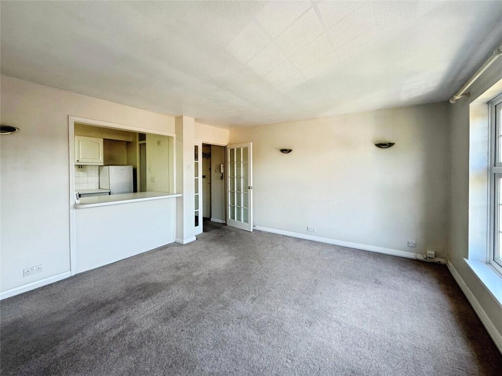 Milton Gardens, Wokingham, Berkshire - View 4
