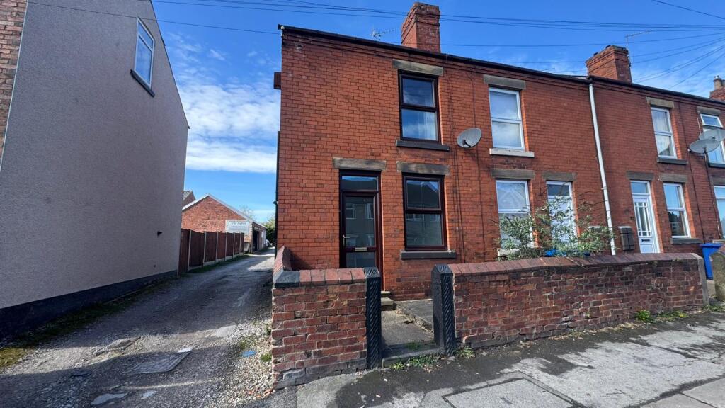 Main image of property: 12 Vincent Crescent, Chesterfield, Derbyshire S40 3NP