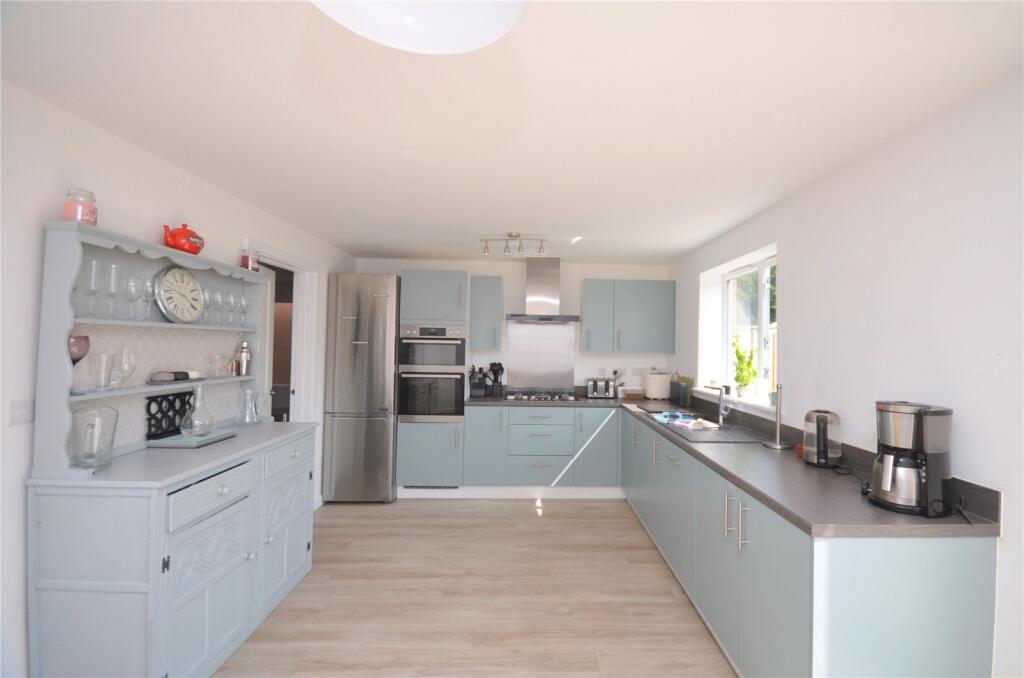 Riverside Close, Mirfield, West Yorkshire, WF14 photo 4