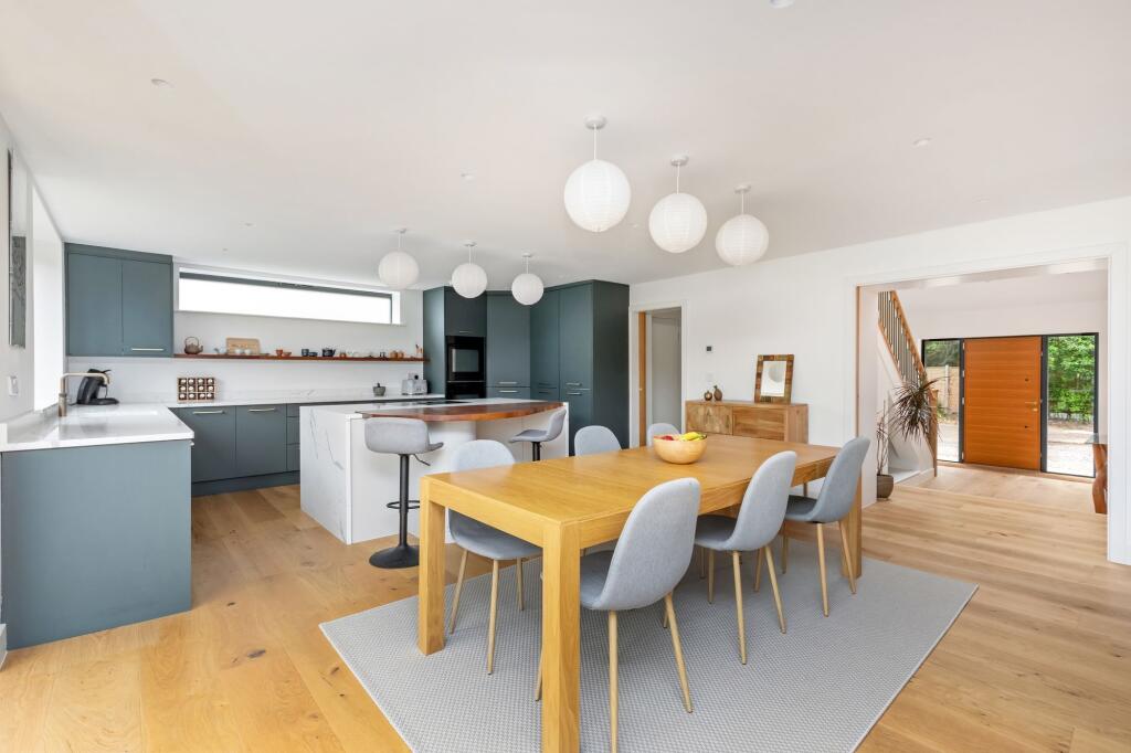 The Roundway, Rustington, BN16 photo 2