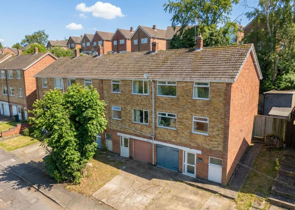 Main image of property: Chesterfield Avenue, Gedling, Nottingham