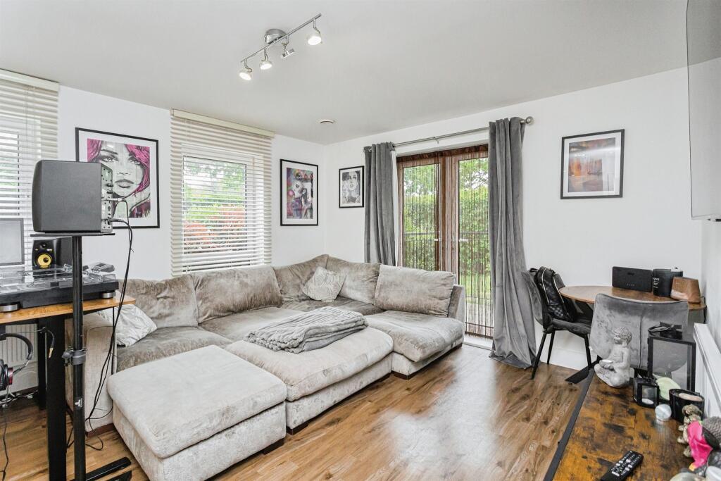 Woodvale Lane, Haywards Heath photo 4