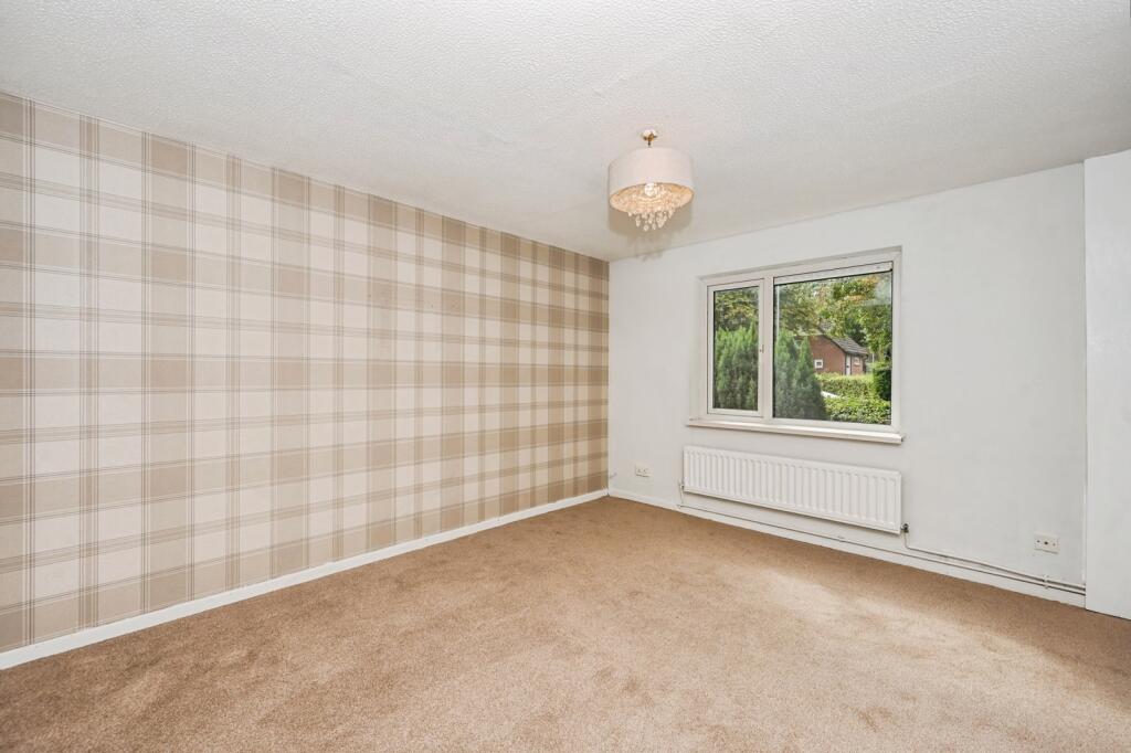 House in Warrington, Great Sankey - More