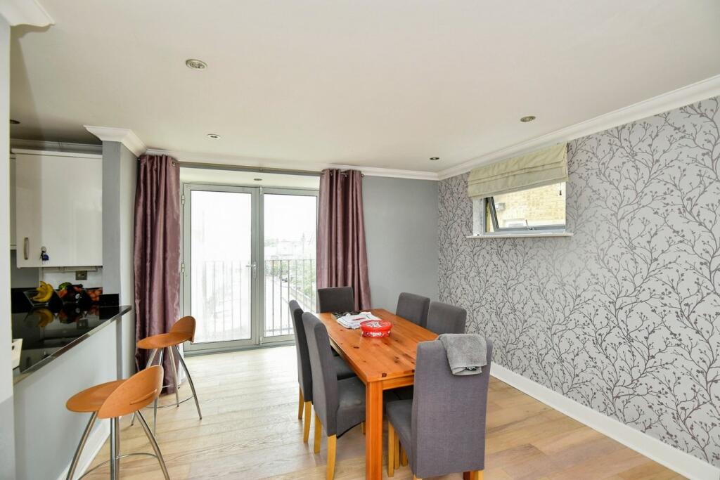 Apartment in Maidstone, Kent - View 4