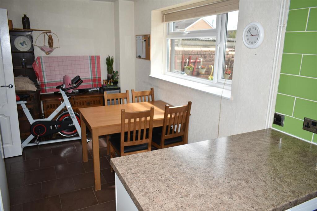 Watleys End Road, Winterbourne, Bristol photo 4