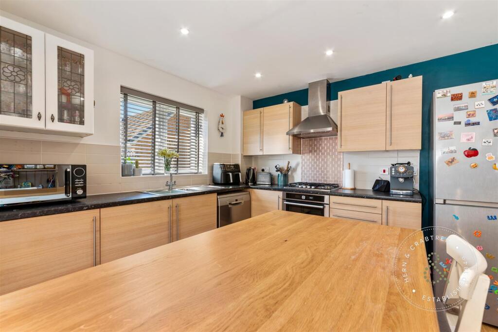 Ashbourn Way, Llanishen, Cardiff photo 2