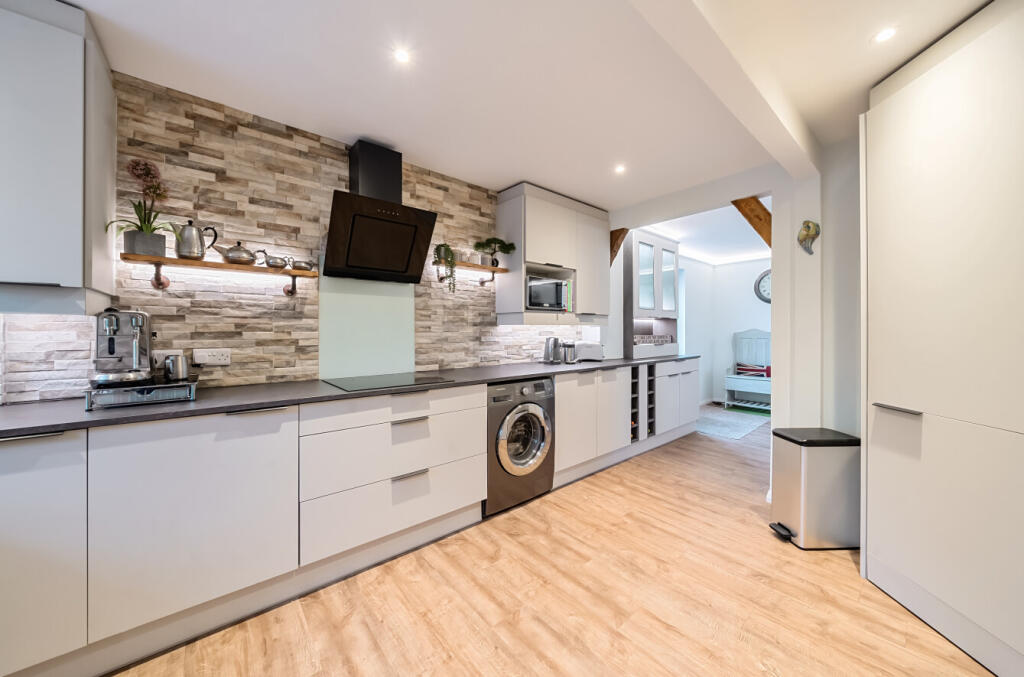 House in Guildford, Willey Green, Normandy - View 4